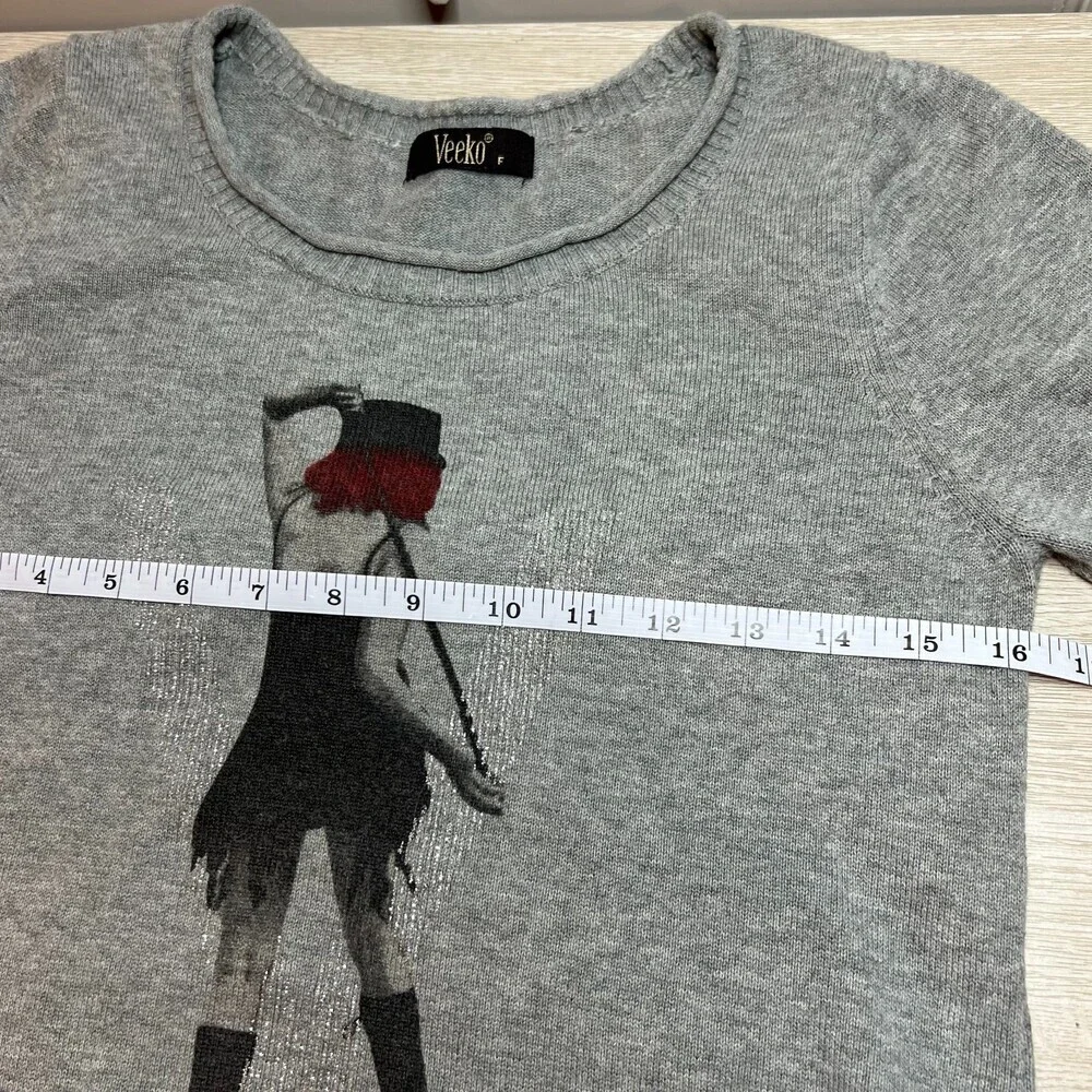 Veeko Sweater Womens S/M Graphic Print Gray Crew Neck Long Sleeve